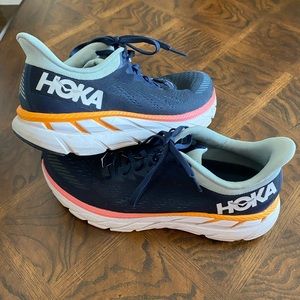Hoka One One Clifton size 9.5